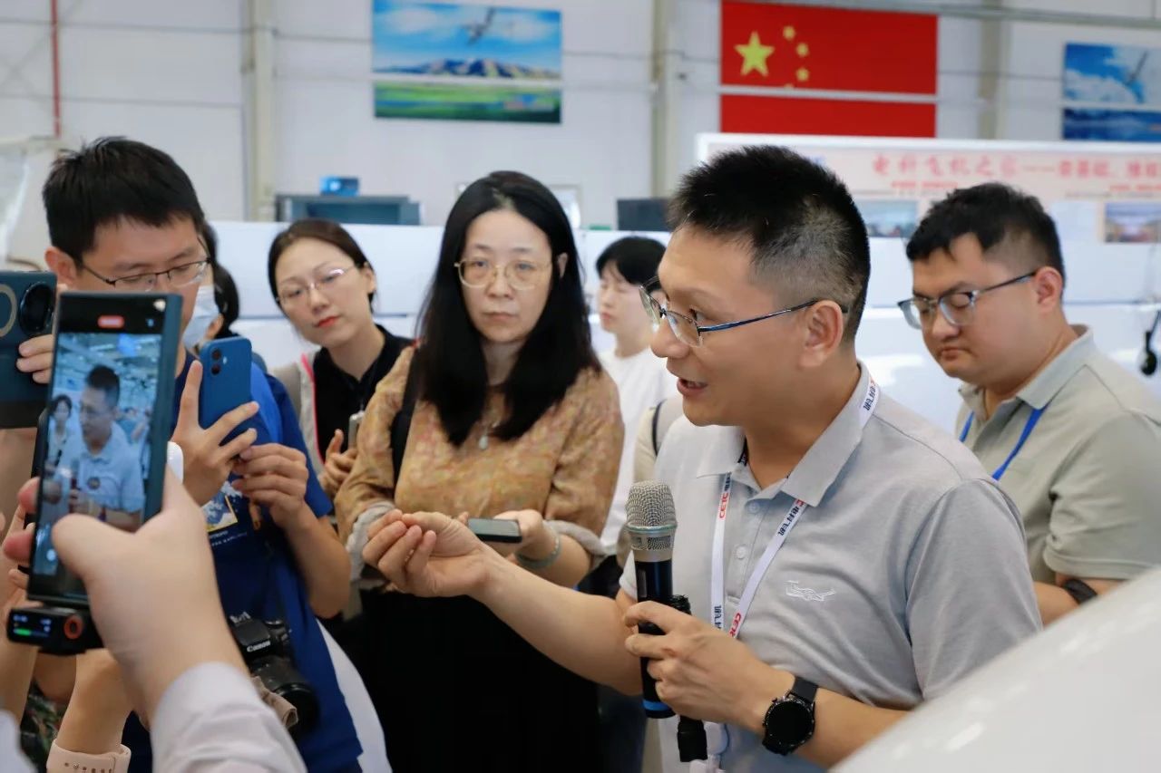 1754894240497826L9A1.jpg d9371777accc490a36e66166bcbce851.jpg